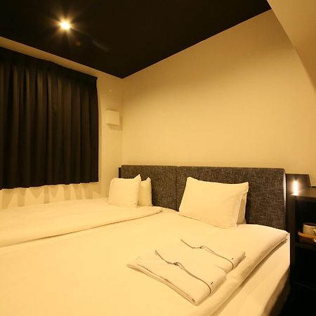 Hotel Trad Replay Ōsaka Extérieur photo